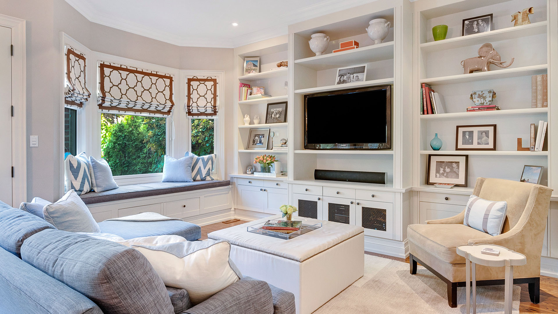 Wall unit and bay window storage.
